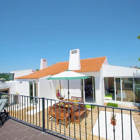 Villa In Albufeira Near Praia Da Oura Beach 阿尔布费拉