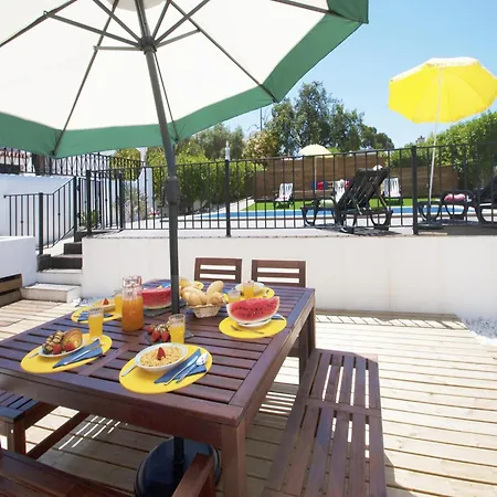 Villa In Albufeira Near Praia Da Oura Beach 别墅 *
