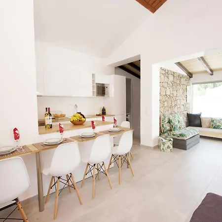 Villa In Albufeira Near Praia Da Oura Beach *