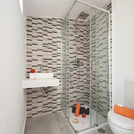 Villa In Albufeira Near Praia Da Oura Beach Villa *